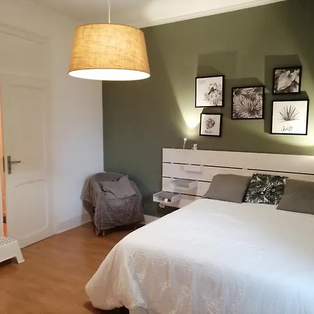 Quarto em Acomodações Particulares Regueirao Anjos *